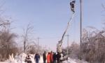 Viscolul şi ninsoarea i-a lăsat în beznă: Sute de oameni suferă de pe urma lipsei de energie electrică