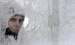 Îngropaţi în maldăre de zăpadă şi orbiţi de întuneric. Trăiesc fără curent de o săptămână