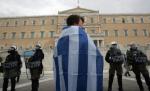 Zeci de mii de manifestanţi în centrul Atenei, înainte de votul pentru adoptarea măsurilor de austeritate