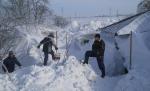Salvarea ar putea veni prea târziu. De două săptămâni oamenii din Buzău sunt rupţi de normalitate