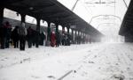 Traficul feroviar, dat peste cap de nămeţi: Cinci linii de cale ferată închise şi 197 de trenuri anulate