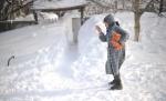 O femeie de 81 de ani a murit înecată după ce a alunecat pe zăpadă şi a căzut în fântâna din curte