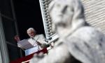 Papa Benedict al XVI-lea cere celor care servesc Biserica Catolică să "renunţe la stilul laic al puterii"