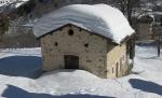 Zăpada continuă să provoace stricăciuni. O terasă din Botoşani, dar şi acoperişul unei şcoli din Neamţ s-au prăbuşit 