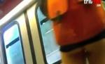 Aşa mergea îmbrăcată la ŞCOALĂ! Fără chiloţi şi cu un tricou pe post de rochie, filmată în metrou