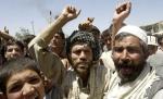 Cea mai mare bază militară americană din Afganistan, sub asediul a 2.000 de protestatari. Soldaţii SUA au ars Coranul