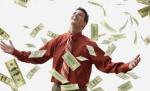 Lecţie de onestitate de la un student. A înapoiat o mică avere uitată pe bancomat