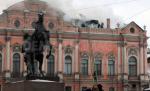 Incendiu violent la un palat din Sankt Petersburg. Mai multe camere ale edificiului au fost cuprinse de flăcări 
