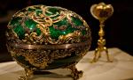 Un ou Faberge încrustat cu diamante şi rubine - piesa de rezistenţă a jubileului de diamant a reginei Marii Britanii