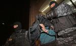 Agentul Vlădan a fost reţinut pentru 24 de ore. Şi-a omorât soţia cu trei gloanţe, apoi a tras la întâmplare