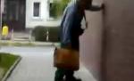 Aşa ceva, mai rar! Uite cum se duce un beţiv la slujbă