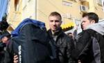 Aşa TATĂ, aşa FIU!  VLĂDAN JUNOR a fugit de la priveghiul mamei, pentru a regla nişte conturi în STIL INTERLOP