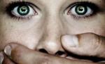 "Nu o să mai fiţi bătute acasă de bărbaţi". Băsescu a promulgat legea privind prevenirea şi combaterea violenţei în familie