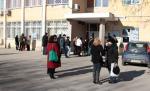 Unde a dus disperarea părinţilor? Înscrierile la şcoală se fac în prezenţa paznicilor