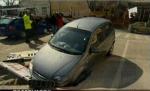 Marţi, 13: O bucureşteancă a fost înghiţită de o groapă... cu tot cu maşină!