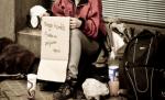 Plecaţi în Danemarca să câştige un ban cinstit, mai mulţi români au fost obligaţi de angajatori să mănânce din gunoaie