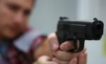 În România orice conflict a ajuns să fie rezolvat cu arma. Agentul unei firme de pază, împuşcat de trei bărbaţi