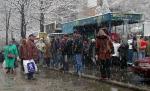 Ultimul "cadou" rece din partea iernii. Lapoviţă, ploi şi ninsori în Capitală. Cum va fi vremea în weekend?