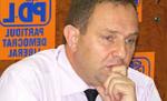 Prefectul de Gorj, hoţ de idei. Ar putea să rămână fără titlul de doctor, după ce a copiat lucrarea unui subaltern