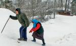 Sute de oameni din Buzău sunt în continuare acoperiţi de troiene. Au primit ajutoare de la 2.700 km depărtare, de la românii din Spania