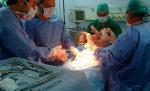 O tânără care a suferit o operaţie de cezariană susţine că a fost lăsată trei zile cu rana deschisă 