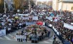 5.000 de oameni au ieşit în stradă la Bârlad. "Aveţi mare grabă să ne daţi OTRAVĂ!" Protest împotriva exploatării gazelor de şist