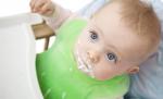 Alimentaţie bebeluşi: 4 lucruri pe care trebuie să le ştii despre începerea diversificării 