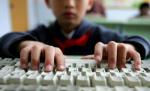 Pentru mulţi români, internetul este un OZN. Peste 50% nu au folosit niciodată un computer