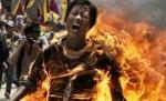 Imagini ŞOCANTE. Un tibetan şi-a dat foc în timpul unui protest