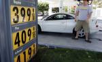 Americanii sunt gata să-l dea jos pe Obama pentru că benzina a ajuns la 1 dolar. La noi e cu 65% mai scumpă...