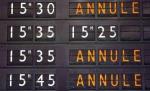 20% din zborurile interne, anulate pe aeroportul francez Orly din cauza unei greve a controlorilor de trafic aerian