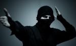 Să auzi şi să nu crezi: Un bărbat care transporta marijuana, jefuit de doi ninja
