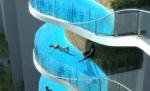 Proiect extravagant! Apartamente cu piscine închise cu sticlă în loc de balcoane