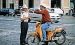 Poliţistul care a amendat un conducător de moped pentru că nu purta centura de siguranţă, cercetat pe Poliţia Ilfov