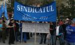 Sute de angajaţi ai UCM Reşiţa au ieşit în stradă. Oamenii îi cer ajutorul premierului Ungureanu
