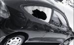 Bucureşti: Un hoţ, filmat în timp ce a spart şi a jefuit o maşină