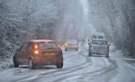 DN 17, blocat pe un sens din cauza zăpezii. Mai multe tiruri au derapat