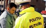 Culmea amenzii! Un şofer a rămas fără carnet, pentru că a depăşit o maşină oprită, ca să-şi continue drumul