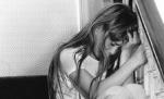 Mamă fără milă! O fetiţă de patru ani a fost bătută de propria mamă, care iniţial o abandonase