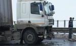 Accident cu patru mastodonţi pe DN 79A, aproape de frontiera cu Ungaria. Circulaţia a fost întreruptă