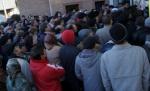 Deschiderea unui supermarket din Galaţi a dezlănţuit "iadul". Oamenii au rămas blocaţi într-o uşă rotativă