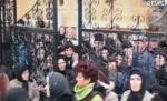Ultimul loc din România unde te-ai aştepta să găseşti sute de enoriaşi la rugăciune