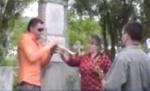 De Paşte, sătenii dintr-o localitate din Mehedinți petrec cu lăutarii în cimitir