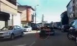 Maşină de poliţie din Constanţa, filmată în timp ce tracta un CĂRUCIOR prin oraş