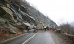 Stâncile care blochează Transfăgărăşanul vor fi detonate vineri de pirotehnicieni