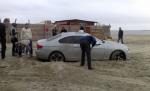 Maşina rămâne în parcare. Amenzi uriaşe pentru cei care îşi parchează autoturismele pe plajă 