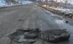 Protest inedit în Vrancea. Nemulţumiţi de starea şoselelor, 400 de oameni traversează încontinuu o trecere de pietoni