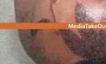 Când vei vedea toată poza, vei realiza că e cel mai şocant tatuaj pe care l-ai văzut în viaţa ta