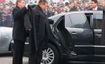 Cum e să stai gard în gard cu premierul. În fiecare dimineaţă strada lor se transformă într-o mică fortăreaţă
