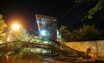 Zeci de localităţi fără energie electrică şi acoperişuri smulse de vânt în Giurgiu şi Dâmboviţa